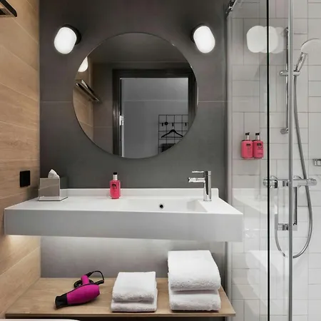 Moxy Hotel 4*
